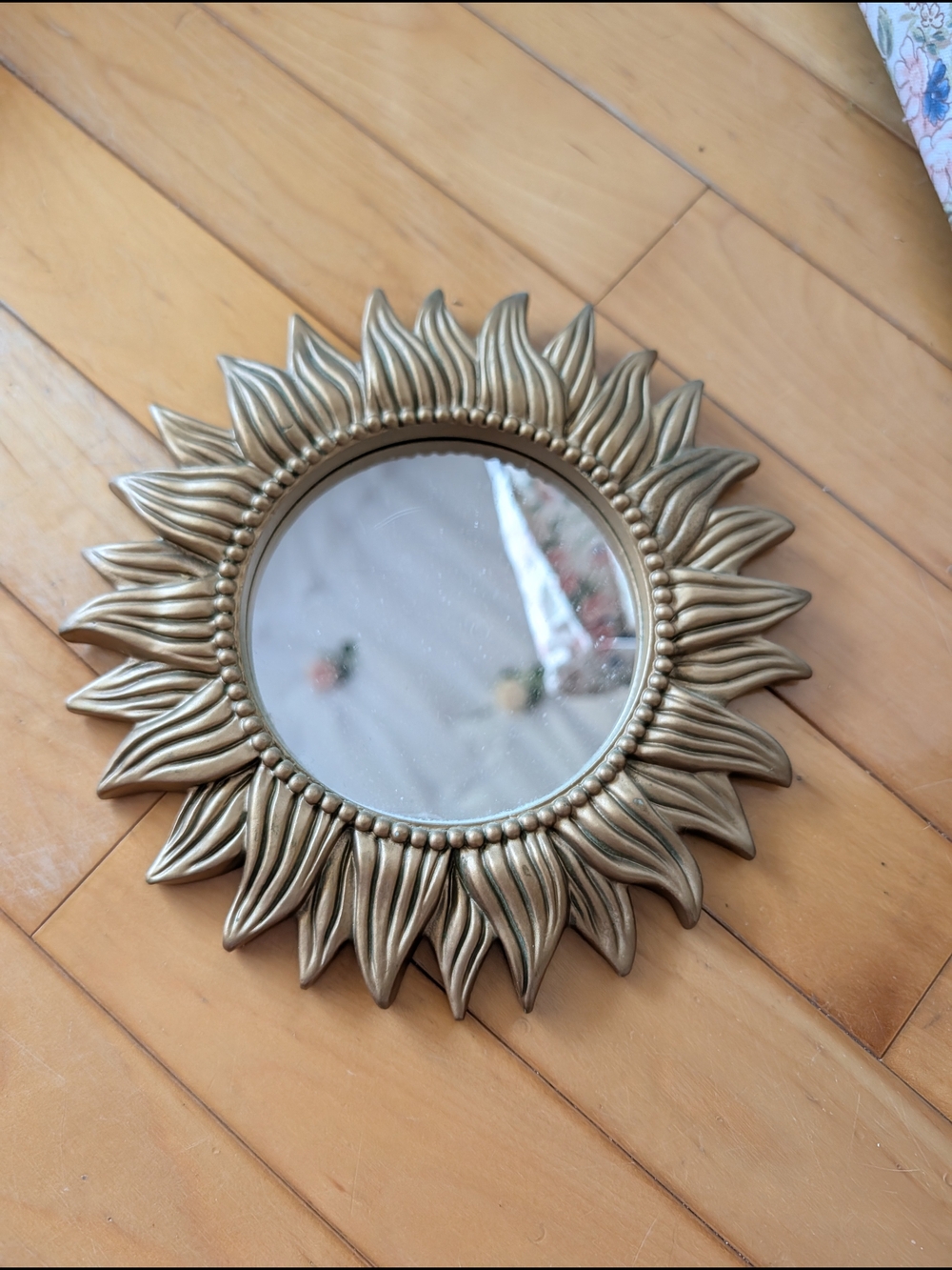 Sunburst Wall Mirror in Gold